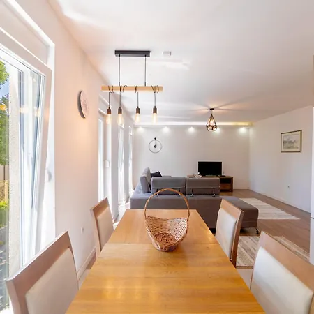 Merak Center Design Apartment
