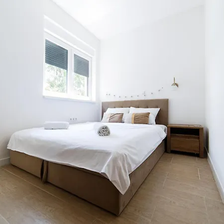 Apartment Merak Center Design *